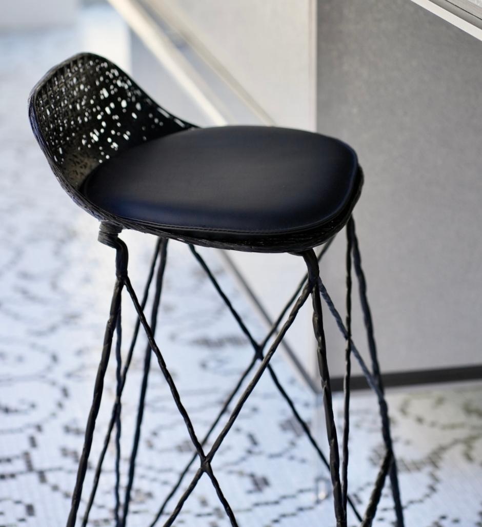 トーヨーキッチンスタイル　moooi モーイ　椅子　スツール　　カーボンバースツール